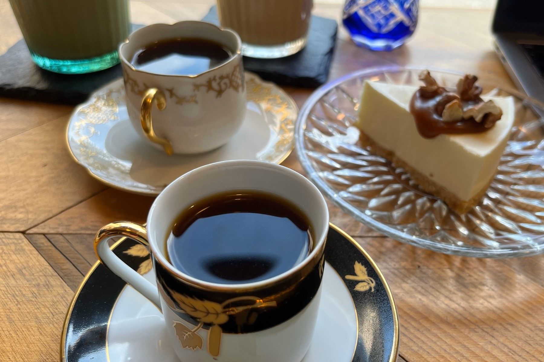 兩杯手沖咖啡 (印尼/金色百林/日曬, 巴拿馬/艾爾鐵里莊園/水洗)